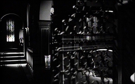 『知りすぎた少女』 1963　約29分：ラウラの家、奥から玄関の方を見る