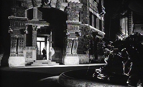 『知りすぎた少女』 1963　約43分：ミンチオ広場に面したパラッツォ・デル・ラニョ