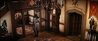 『忍者と悪女』 1963　約10分：玄関広間、上から