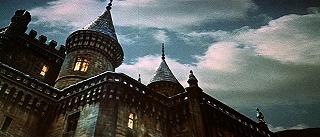 『忍者と悪女』 1963　約36分：城の外観、近接仰角　『恐怖の振子』より