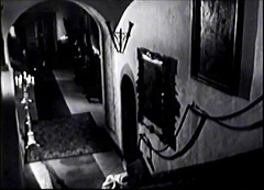 『女ヴァンパイア カーミラ』 1964　約43分：階段の上から