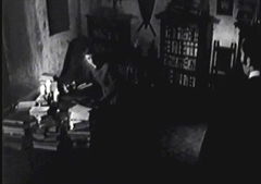 『女ヴァンパイア カーミラ』 1964　約1時間10分：書庫、階段の上から