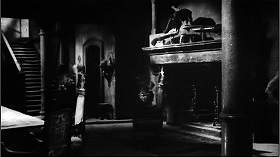 『幽霊屋敷の蛇淫』 1964　約19分：広間、向かって右手