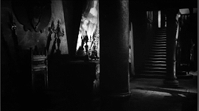 『幽霊屋敷の蛇淫』 1964　約19分：広間、向かって左手