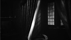 『幽霊屋敷の蛇淫』 1964　約20分：風に揺れる窓のカーテン