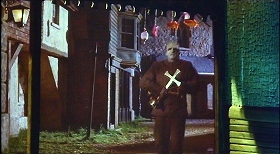 『フランケンシュタインの怒り』 1964　約1時間2分：村の通り＋怪物の胸に金の十字架