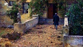 『妖女ゴーゴン』 1964　約1時間0分：橋と城の玄関附近～『フランケンシュタインの怒り』(1964)