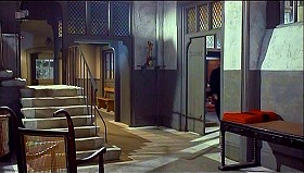 『妖女ゴーゴン』 1964　約1時間5分：病院、廊下と階段