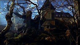 『妖女ゴーゴン』 1964　約1時間17分：城の外観、近接仰角