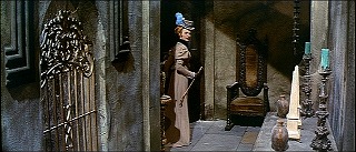 『黒猫の棲む館』 1964　約19分：玄関から入った先　手前右に小オベリスク
