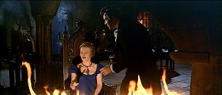 『黒猫の棲む館』 1964　約46分：広間、暖炉の中から