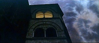 『黒猫の棲む館』 1964　約1時間5分：角塔　ヴァードンの部屋のバルコニーから＋雷
