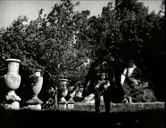 『生きた屍の城』 1964　約42分：ボマルツォの《聖なる森》／《花瓶広場》