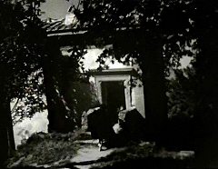『生きた屍の城』 1964　約43分：ボマルツォの《聖なる森》／《傾いた家》？