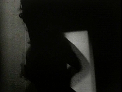 『生きた屍の城』 1964　約1時間7分：荒れた部屋の奥の扉を出たところ