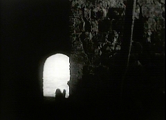 『生きた屍の城』 1964　約1時間8分：階段、上から