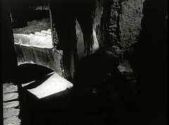 『生きた屍の城』 1964　約1時間10分：塔の枝分かれする階段