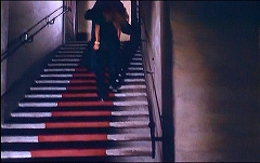 『モデル連続殺人！』 1964　約35分：階段、左側
