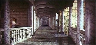 『大盗賊』 1963　約27分：城　二階(?)廊下