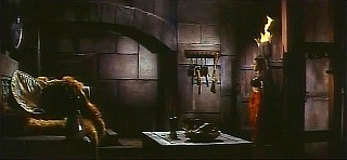 『大盗賊』 1963　約51分：城　地下、石臼の部屋から地上への出口