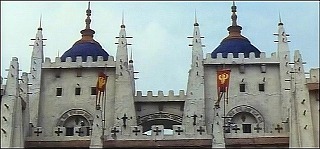 『奇巌城の冒険』 1966　約38分：城門、上半