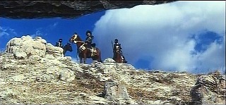 『奇巌城の冒険』 1966　約1時間21分：地獄谷、谷底近くから