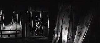 『薮の中の黒猫』 1968　約52分：客間＋風に翻る帷、霧