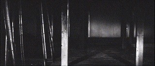 『薮の中の黒猫』 1968　約1時間0分：客間の縁側