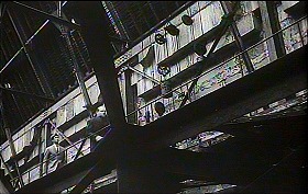 『審判』 1962　約1時間11分：吹抜の歩廊、下から