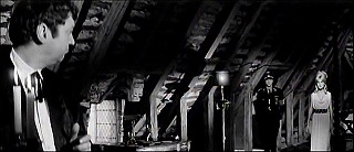 『悪徳の栄え』 1963　約1時間14分：城　螺旋階段を上がった先の部屋
