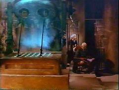 『襲い狂う呪い』 1965　約17分：地下、井戸状の設備＋青緑の光と髑髏状の器具