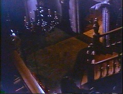 『襲い狂う呪い』 1965　約33分：階段、上から