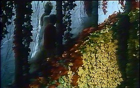『魂のジュリエッタ』 1965　約1時間20分：隣の別荘、三階への階段
