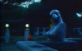 『魂のジュリエッタ』 1965　約1時間476：隣の別荘、鳥女の像