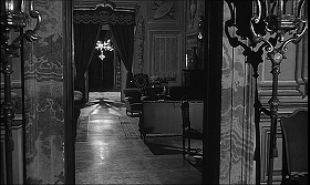 『亡霊の復讐』 1965　約1時間30分：広間から居間
