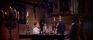 『凶人ドラキュラ』 1966　約32分：広間（左寄り）