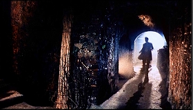 『呪いの館』 1966　約1時間2分：トンネル状路地