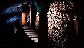 『呪いの館』 1966　約1時間7分：階段