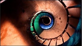 『呪いの館』 1966　約1時間18分：螺旋階段、真下から