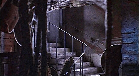 『蛇女の脅怖』 1966　約1時間11分：地下への階段