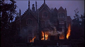 『蛇女の脅怖』 1966　約1時間30分：館の外観＋火事