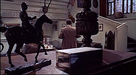 『吸血ゾンビ』 1966　約50分：広間、右に階段