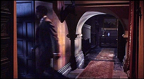 『吸血ゾンビ』 1966　約1時間13分：広間から書斎への通路