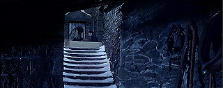 『吸血鬼』 1967　約53分：厩への階段、下から