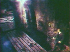 『吸血魔のいけにえ』 1967　約28分：地下の廊下、上から