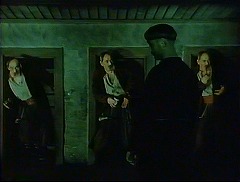 『妖婆 死棺の呪い』 1967　約23分：酒場、三つの扉と三体の同一人物