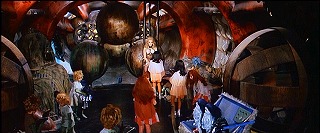 『バーバレラ』 1968　約17分：宇宙船の残骸