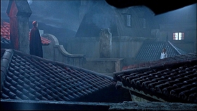 『帰って来たドラキュラ』 1968　約1時間22分：屋根伝いの道筋