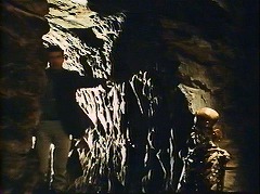 『ターヘル・アナトミア － 悪魔の解体新書 －』 1968　約1時間6分：地下の洞窟状通路