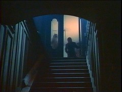 『血の唇』 1970　約22分：旧館　地下と一階を結ぶ階段、下から